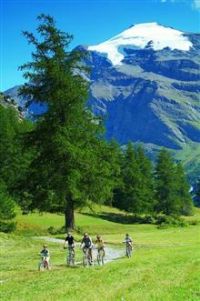La Maurienne, le plus grand domaine cyclable du monde. Du 6 juillet au 30 août 2012 à Lanslebourg-Mont-Cenis. Savoie. 